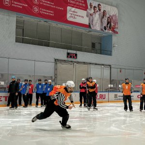 12.12.2024 9 и 10 декабря в Сургуте состоялись учебно-тренировочные сборы для полевых судей по хоккею с использованием аппаратуры «TestBox», при содействии филиала ФХР в г. Екатеринбурге.